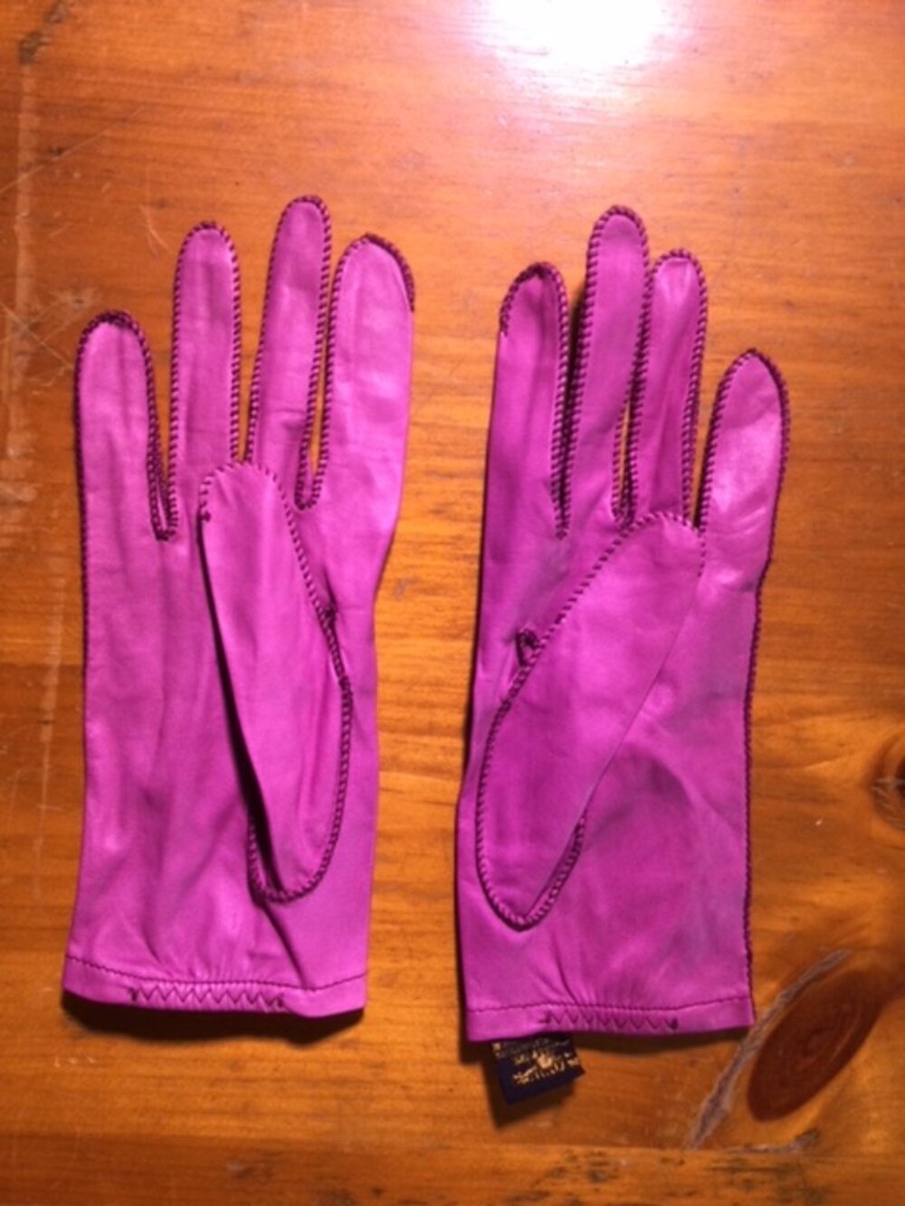 Fownes Fuchsia Genuine Leather Driving Gloves Size M Cutout